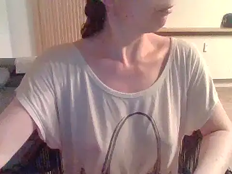 Moi Lina online show from 07-17-26, 10:58