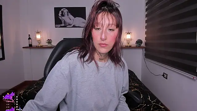 Snapshot of Mariana_Joness chatting on 09-18-25, 02:02 Mariana Joness online show from 09-18-25, 02:02