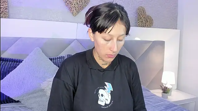 Mariana Joness online show from 04-17-26, 02:58