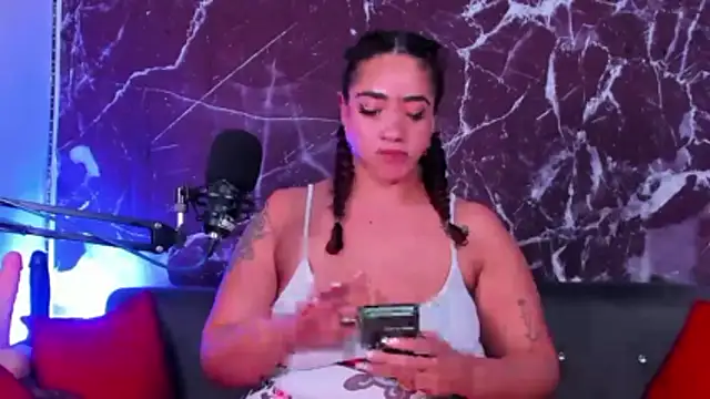 Snapshot of HannaMiills@xh chatting on 02-03-26, 02:44 HannaMiillsxh online show from 02-03-26, 02:44