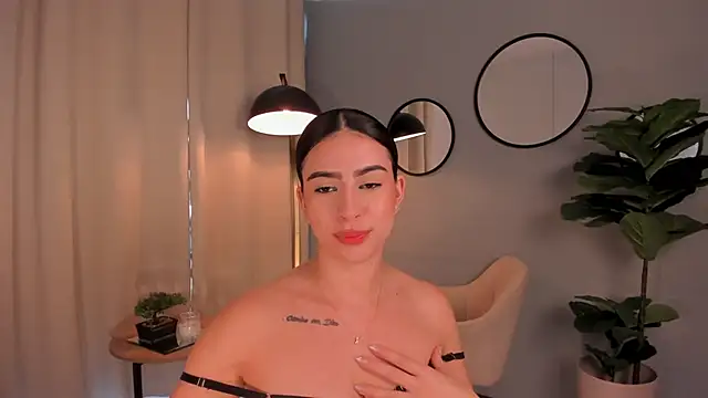 LiaPearce online show from 01-13-25, 05:23