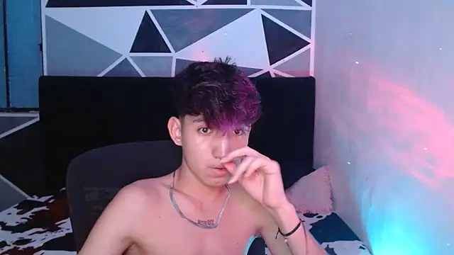 Snapshot of littlextreme chatting on 12-10-24, 06:33 littlextreme online show from 12-10-24, 06:33