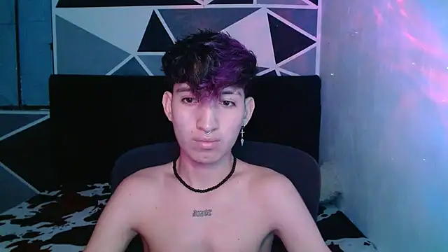 Snapshot of littlextreme chatting on 12-11-24, 04:18 littlextreme online show from 12-11-24, 04:18