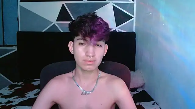 Snapshot of littlextreme chatting on 12-12-24, 04:48 littlextreme online show from 12-12-24, 04:48