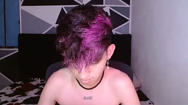 Snapshot of littlextreme chatting on 12-13-24, 04:43 littlextreme online show from 12-13-24, 04:43