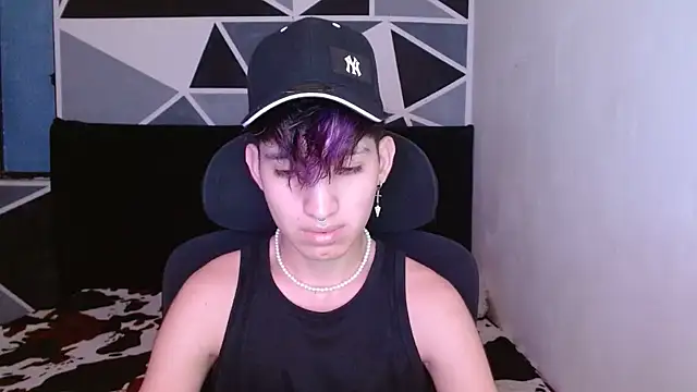 Snapshot of littlextreme chatting on 12-16-24, 04:02 littlextreme online show from 12-16-24, 04:02