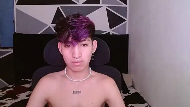 Snapshot of littlextreme chatting on 12-16-24, 07:04 littlextreme online show from 12-16-24, 07:04