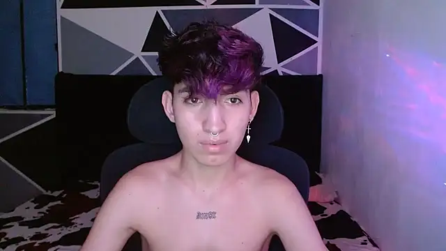 Snapshot of littlextreme chatting on 12-18-24, 08:31 littlextreme online show from 12-18-24, 08:31