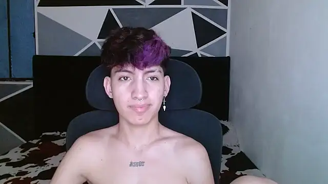 Snapshot of littlextreme chatting on 12-19-24, 12:02 littlextreme online show from 12-19-24, 12:02