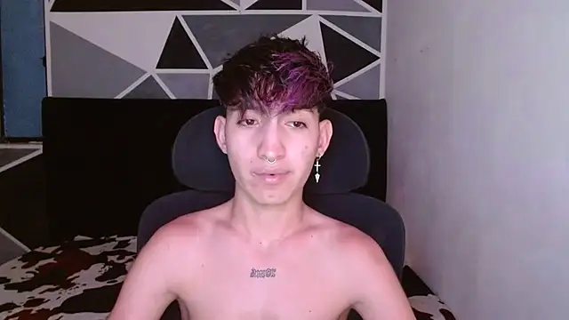 Snapshot of littlextreme chatting on 12-20-24, 04:53 littlextreme online show from 12-20-24, 04:53