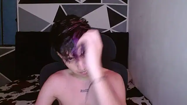 Snapshot of littlextreme chatting on 12-21-24, 03:03 littlextreme online show from 12-21-24, 03:03