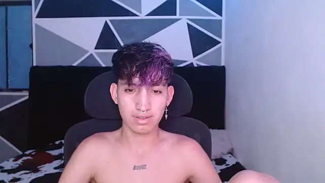 Snapshot of littlextreme chatting on 12-21-24, 06:09 littlextreme online show from 12-21-24, 06:09