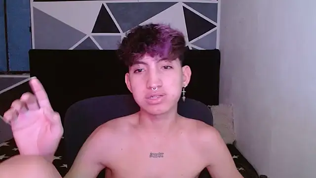 Snapshot of littlextreme chatting on 12-23-24, 04:01 littlextreme online show from 12-23-24, 04:01