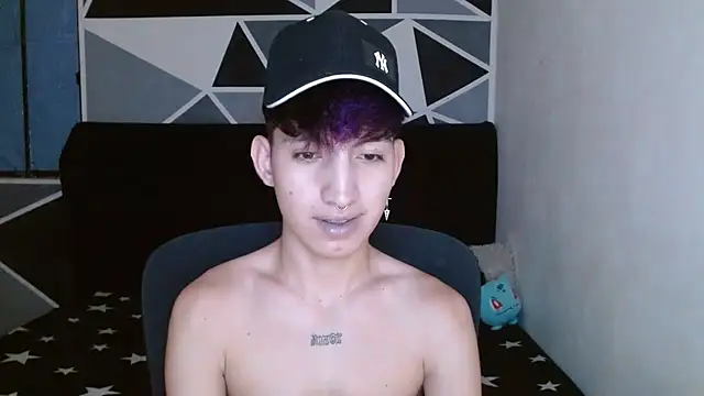 Snapshot of littlextreme chatting on 12-26-24, 01:51 littlextreme online show from 12-26-24, 01:51