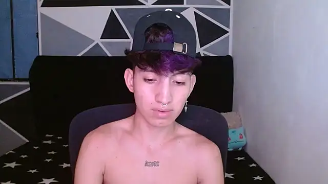 Snapshot of littlextreme chatting on 12-26-24, 04:53 littlextreme online show from 12-26-24, 04:53