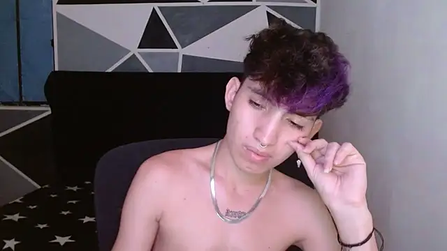 Snapshot of littlextreme chatting on 12-28-24, 01:08 littlextreme online show from 12-28-24, 01:08