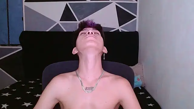 Snapshot of littlextreme chatting on 12-28-24, 04:08 littlextreme online show from 12-28-24, 04:08