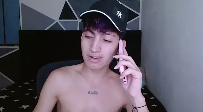 Snapshot of littlextreme chatting on 12-29-24, 03:44 littlextreme online show from 12-29-24, 03:44