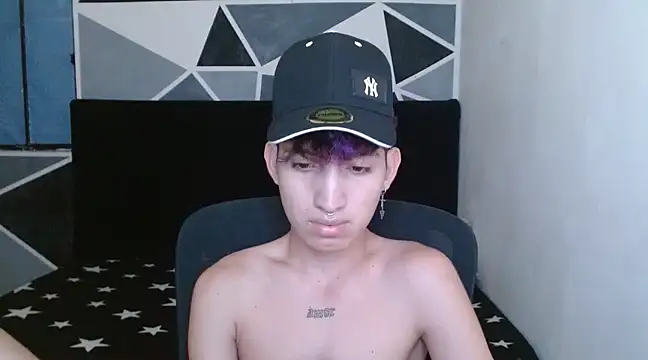 Snapshot of littlextreme chatting on 12-29-24, 06:45 littlextreme online show from 12-29-24, 06:45