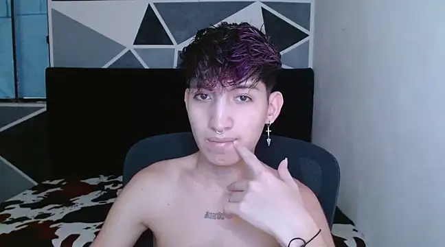 Snapshot of littlextreme chatting on 01-07-25, 01:57 littlextreme online show from 01-07-25, 01:57