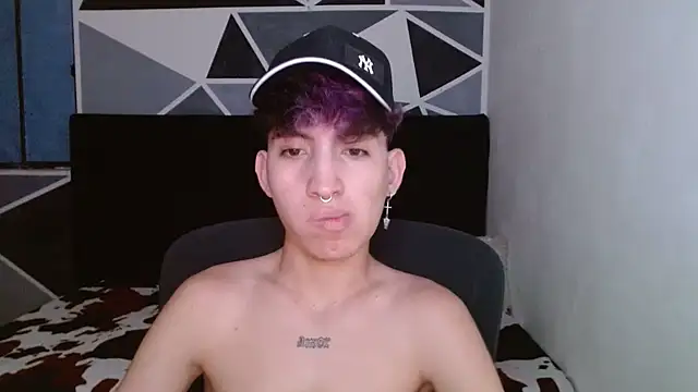 Snapshot of littlextreme chatting on 01-10-25, 02:25 littlextreme online show from 01-10-25, 02:25