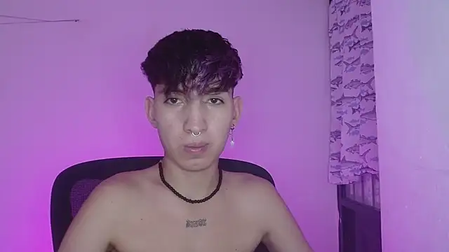 Snapshot of littlextreme chatting on 02-08-25, 01:22 littlextreme online show from 02-08-25, 01:22