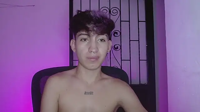 Snapshot of littlextreme chatting on 02-10-25, 02:30 littlextreme online show from 02-10-25, 02:30