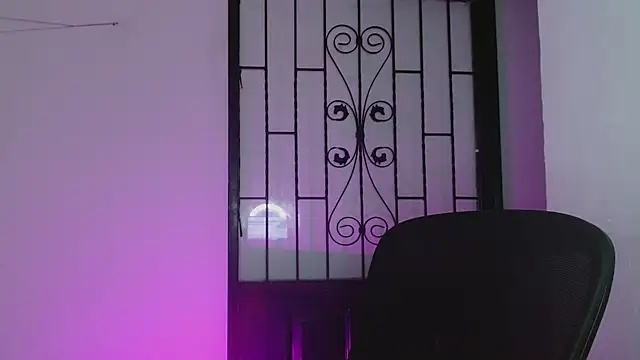 Snapshot of littlextreme chatting on 02-10-25, 11:55 littlextreme online show from 02-10-25, 11:55