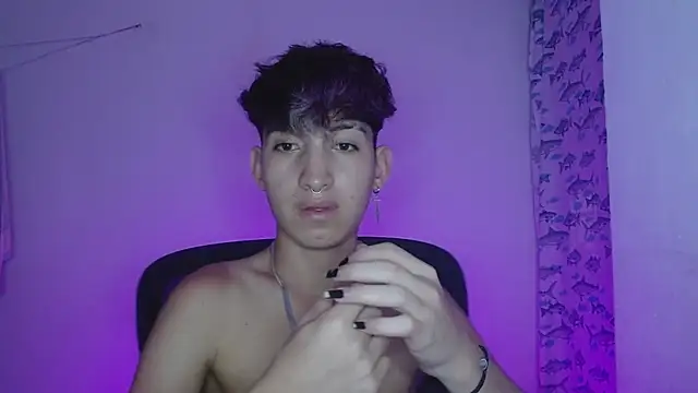 Snapshot of littlextreme chatting on 02-12-25, 04:33 littlextreme online show from 02-12-25, 04:33