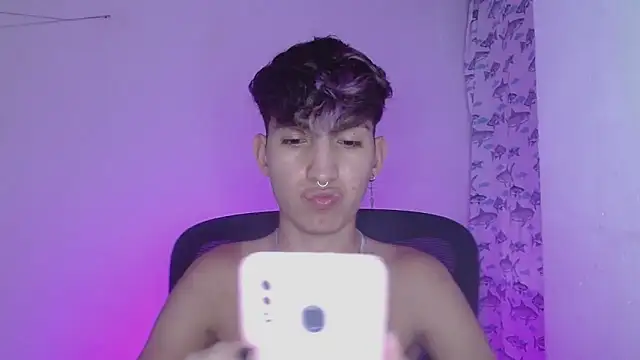 Snapshot of littlextreme chatting on 02-13-25, 12:46 littlextreme online show from 02-13-25, 12:46