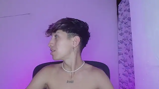 Snapshot of littlextreme chatting on 02-18-25, 01:21 littlextreme online show from 02-18-25, 01:21