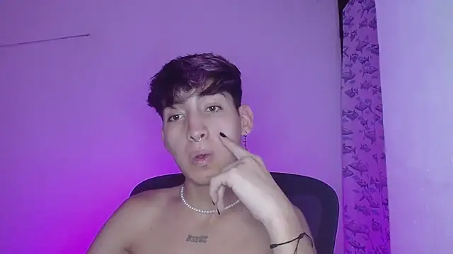 Snapshot of littlextreme chatting on 02-18-25, 07:32 littlextreme online show from 02-18-25, 07:32