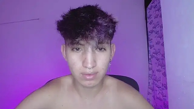 Snapshot of littlextreme chatting on 02-19-25, 01:40 littlextreme online show from 02-19-25, 01:40