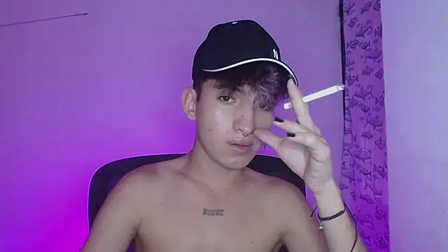 Snapshot of littlextreme chatting on 02-19-25, 04:44 littlextreme online show from 02-19-25, 04:44