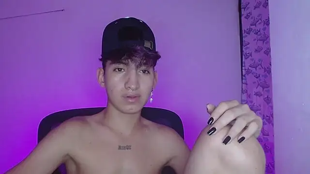 Snapshot of littlextreme chatting on 02-19-25, 07:50 littlextreme online show from 02-19-25, 07:50