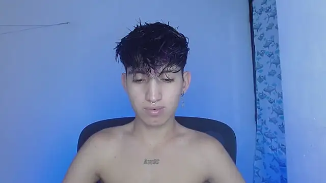 Snapshot of littlextreme chatting on 02-20-25, 12:41 littlextreme online show from 02-20-25, 12:41