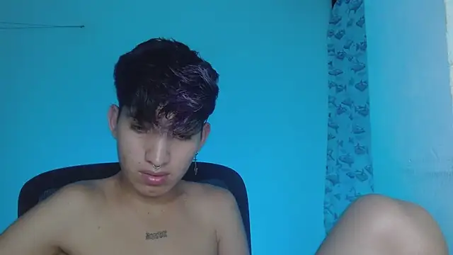 Snapshot of littlextreme chatting on 02-24-25, 08:17 littlextreme online show from 02-24-25, 08:17