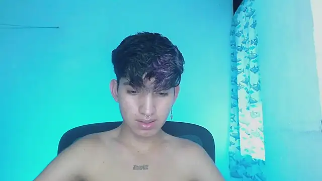 Snapshot of littlextreme chatting on 02-24-25, 11:21 littlextreme online show from 02-24-25, 11:21