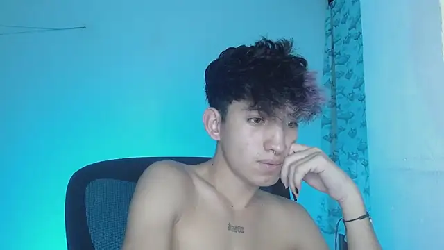 Snapshot of littlextreme chatting on 02-25-25, 05:30 littlextreme online show from 02-25-25, 05:30