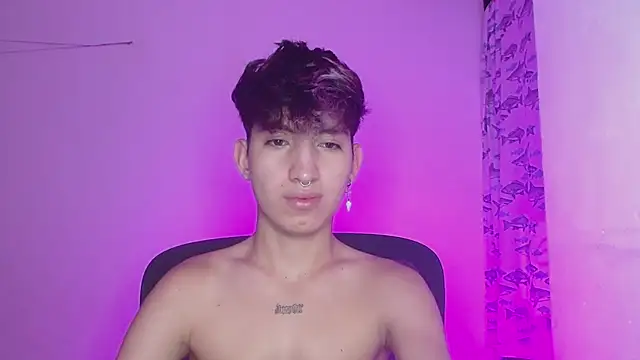 Snapshot of littlextreme chatting on 02-26-25, 03:10 littlextreme online show from 02-26-25, 03:10