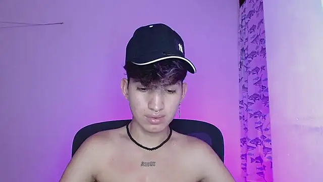 Snapshot of littlextreme chatting on 02-26-25, 06:15 littlextreme online show from 02-26-25, 06:15