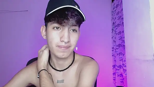 Snapshot of littlextreme chatting on 02-26-25, 09:21 littlextreme online show from 02-26-25, 09:21