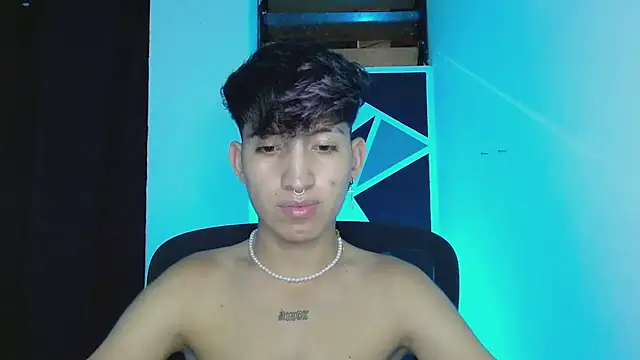 Snapshot of littlextreme chatting on 03-06-25, 03:02 littlextreme online show from 03-06-25, 03:02