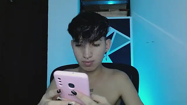 Snapshot of littlextreme chatting on 03-07-25, 01:31 littlextreme online show from 03-07-25, 01:31