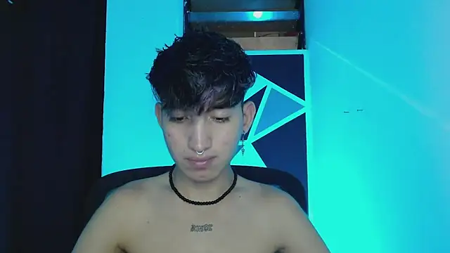 Snapshot of littlextreme chatting on 03-10-25, 04:07 littlextreme online show from 03-10-25, 04:07