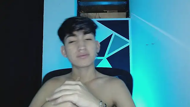 Snapshot of littlextreme chatting on 03-12-25, 05:35 littlextreme online show from 03-12-25, 05:35