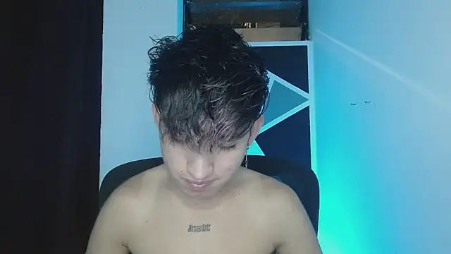 Snapshot of littlextreme chatting on 03-14-25, 02:10 littlextreme online show from 03-14-25, 02:10