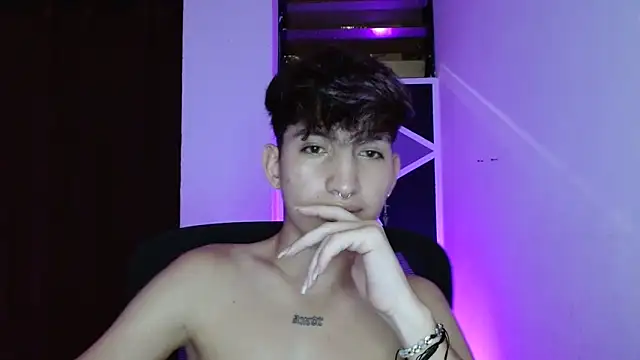 Snapshot of littlextreme chatting on 03-16-25, 04:41 littlextreme online show from 03-16-25, 04:41