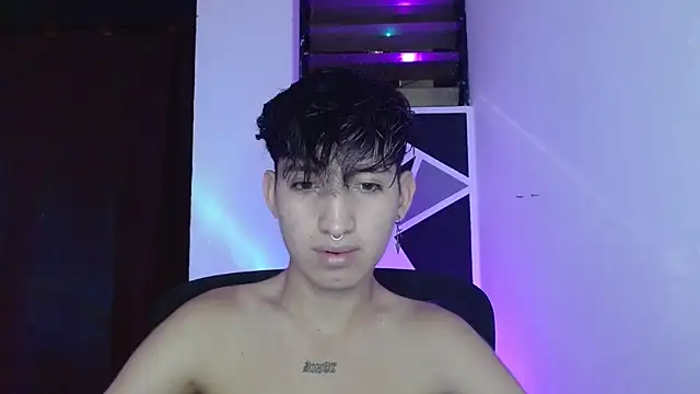 Snapshot of littlextreme chatting on 03-17-25, 01:03 littlextreme online show from 03-17-25, 01:03