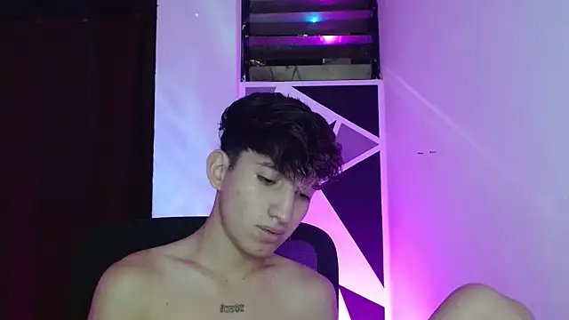 Snapshot of littlextreme chatting on 03-17-25, 04:08 littlextreme online show from 03-17-25, 04:08